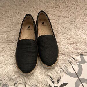 White Mountain Navy Slip-On Loafers – Women’s Size 7